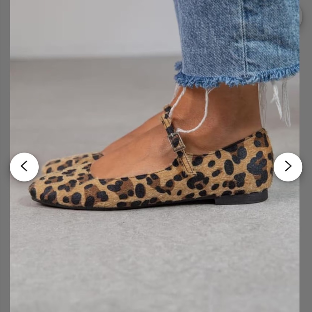 Leopard fabric Mary Jane pumps NWT size 35